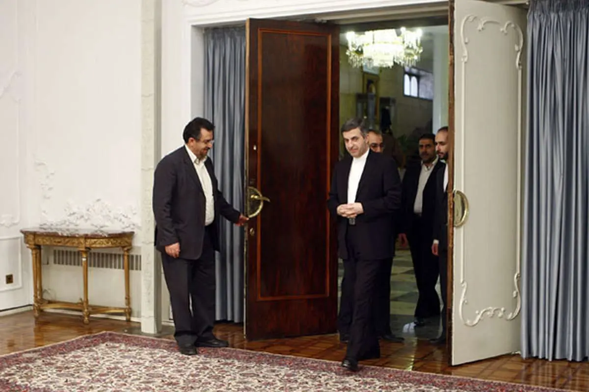 (تصاویر) دیدار دیپلماتیک مشایی در دفتر رئیسجمهور