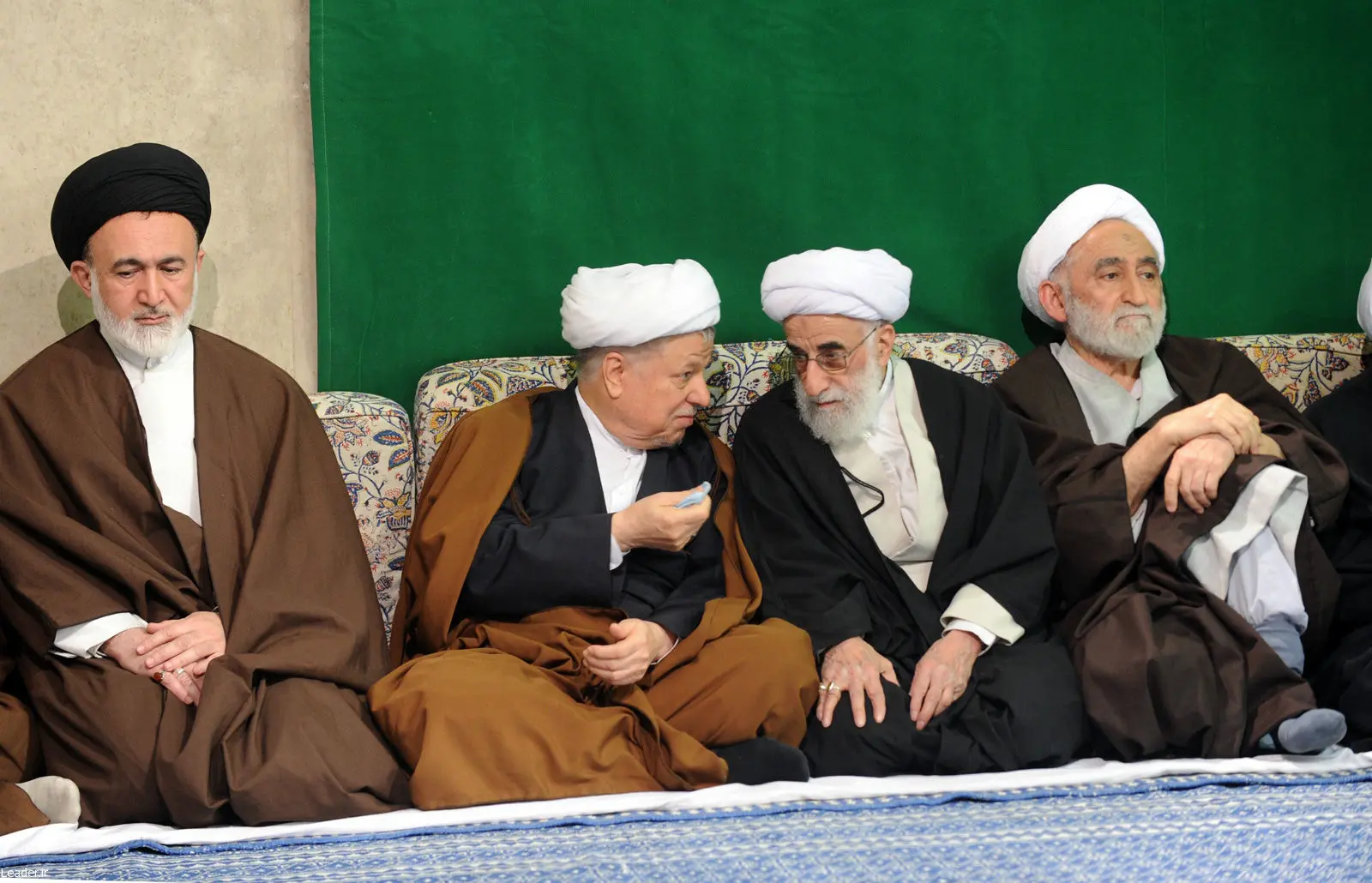 (تصاویر) گفتگوی آیت‌الله جنتی و هاشمی