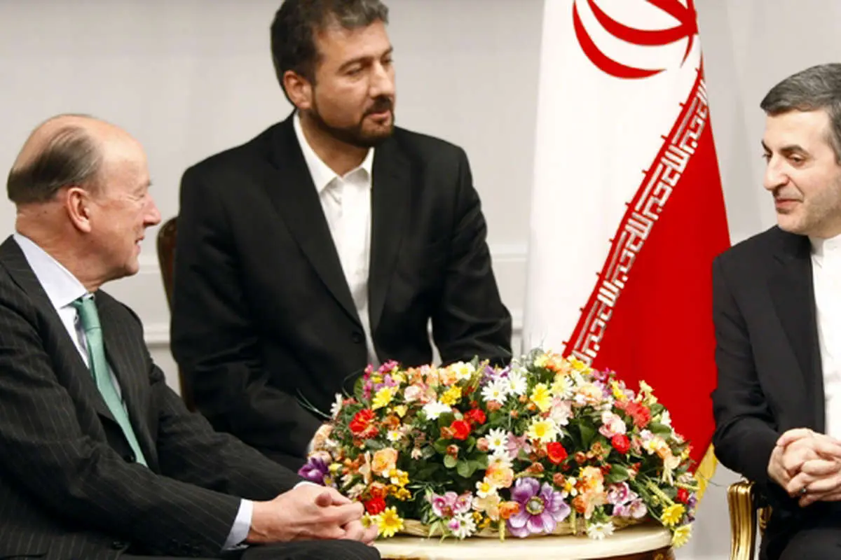 صف طولانی برای خرید برنج، قیمتهای متفاوت پسته، جشن تصویر سال، برنامه قورت دادن شمشیر،...