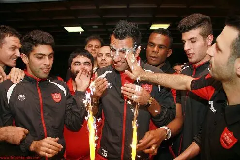 (تصویر) جشن تولد مهرداد پولادی در باشگاه پرسپولیس