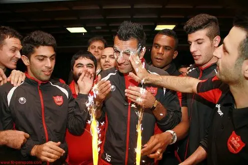 (تصویر) جشن تولد مهرداد پولادی در باشگاه پرسپولیس