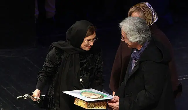 چهره‌های ماندگار هنر، دلجویی از دختران سوخته، آجیل‌های بی مشتری، جشن ازدواج، رهبر...