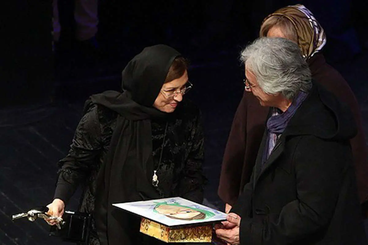 چهرههای ماندگار هنر، دلجویی از دختران سوخته، آجیلهای بی مشتری، جشن ازدواج، رهبر...
