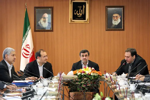 (تصاویر) احمدی‌نژاد در جلسه بررسی گرانی