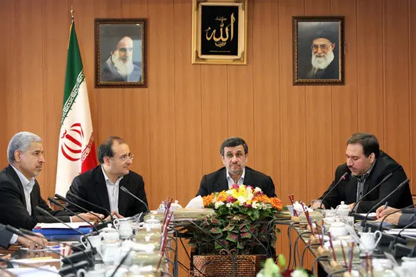 (تصاویر) احمدی‌نژاد در جلسه بررسی گرانی