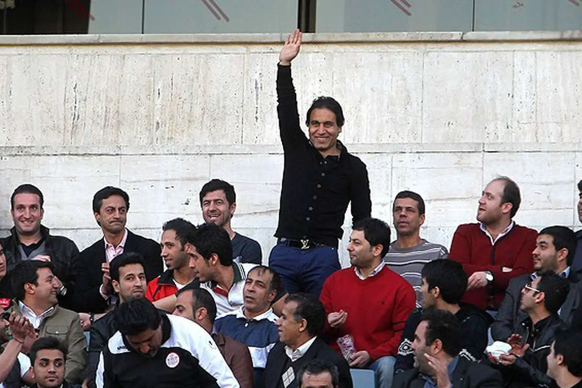 (تصاویر) مهدوی کیا در جایگاه تماشاگران