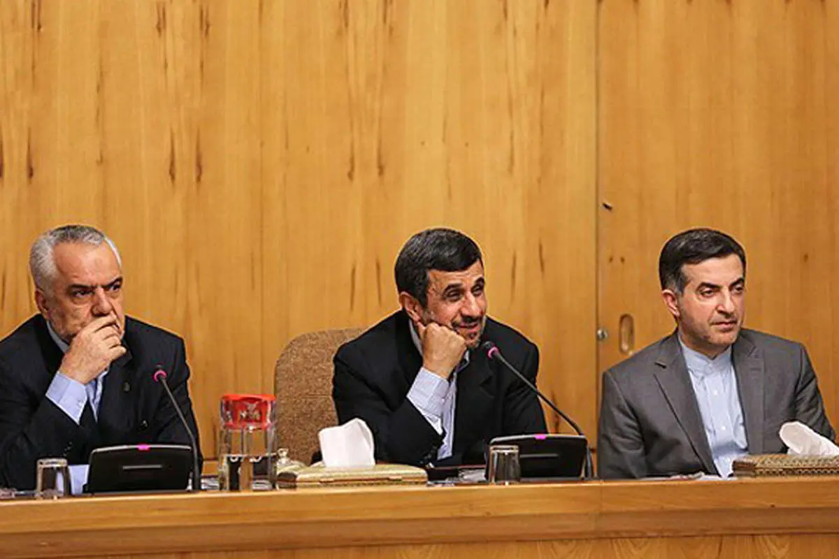چهره مهربان احمدینژاد در جلسه هیأت دولت، کنسرت گروه رستاک، باغ شاهزاده، جاذبه گردشگری،...