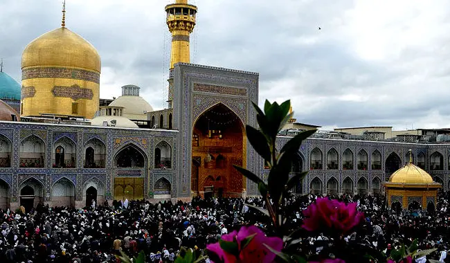 بازیگران در لحظه تحویل سال، مراسم سال نو در حرم امام خمینی(ره)، مصدومان چهارشنبه...