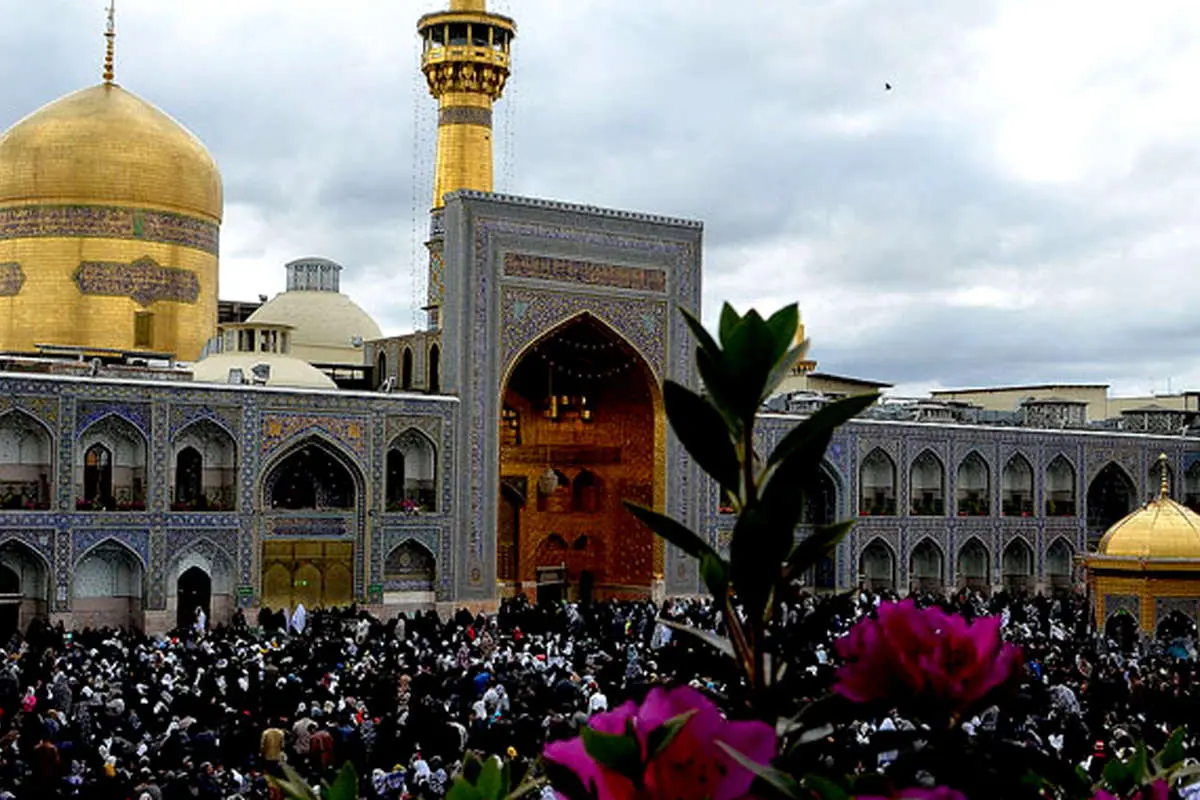 بازیگران در لحظه تحویل سال، مراسم سال نو در حرم امام خمینی(ره)، مصدومان چهارشنبه...