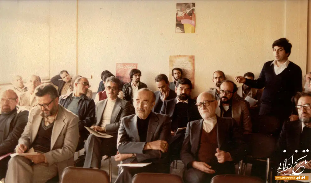 (تصویر)حاج‌ سیدجوادی در کنار مهندس بازرگان