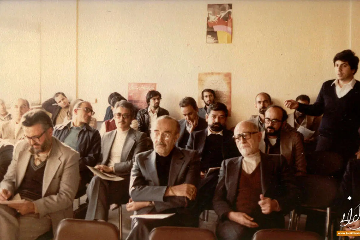 (تصویر)حاج سیدجوادی در کنار مهندس بازرگان
