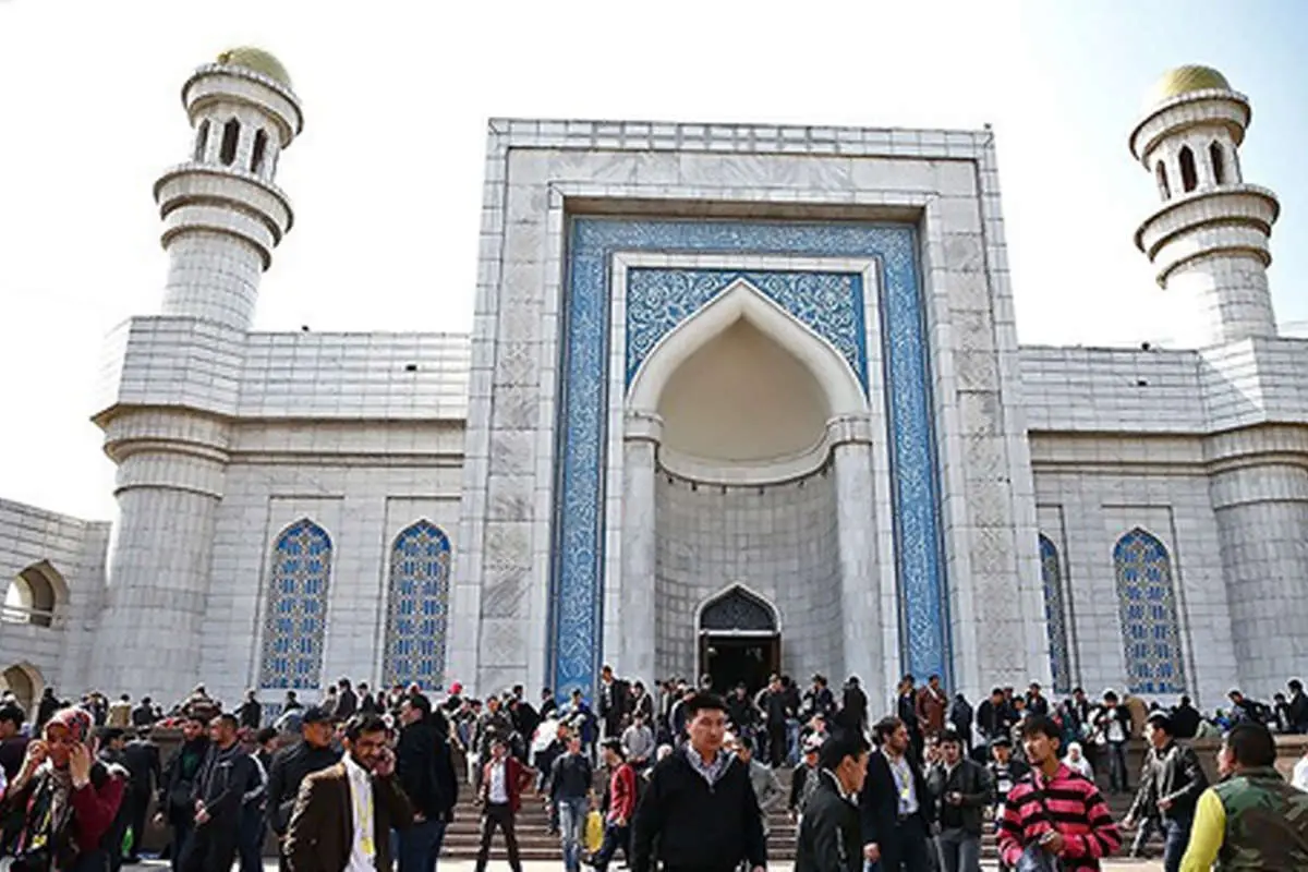 (تصویر) حضور جلیلی در نماز جمعه آلماتی