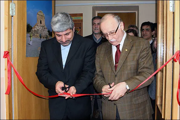 علت استفاده نکردن ایرانیان از کراوات از زبان مهمانپرست
