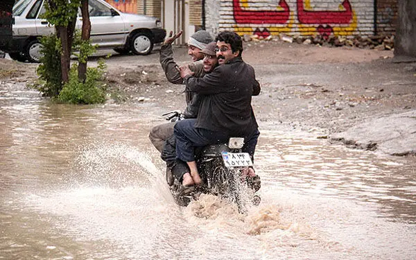 (تصاویر) آب گرفتگی معابر در سیرجان