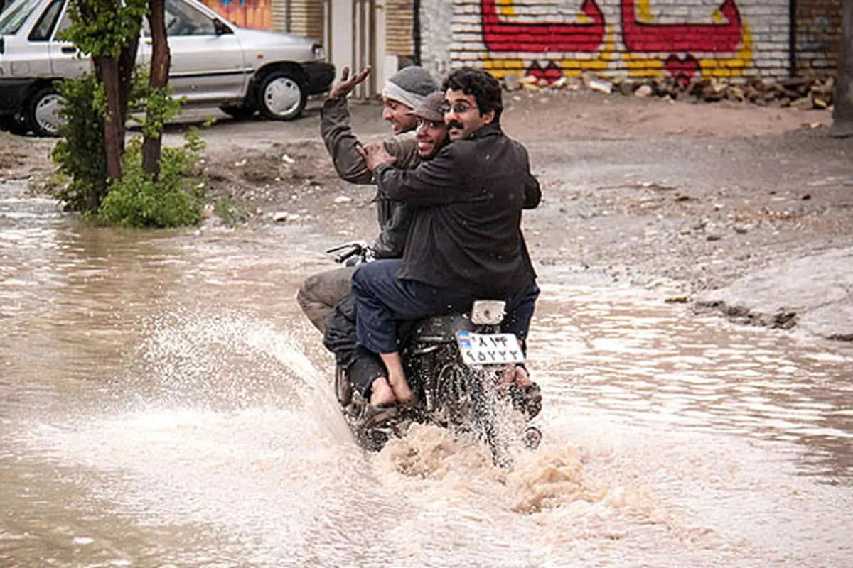 (تصاویر) آب گرفتگی معابر در سیرجان