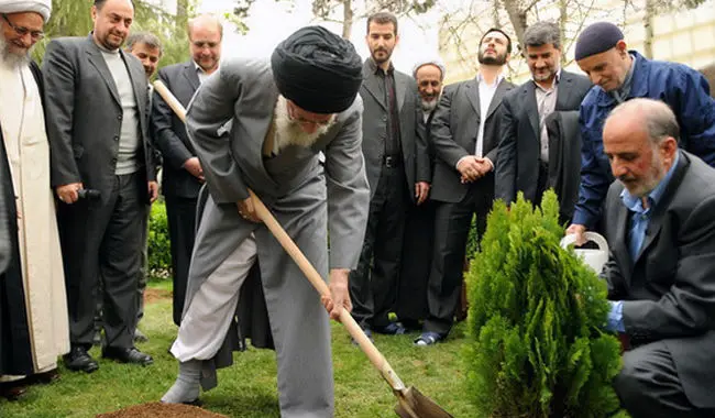 کاشت نهال توسط مقام معظم رهبری، نشست زمین، زیباترین سفره‌های هفت‌سین، انتخابات مرگبار،...