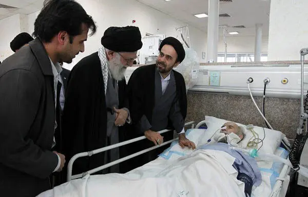 (تصاویر) عیادت رهبرانقلاب از آیت الله طاهری خرم آبادی