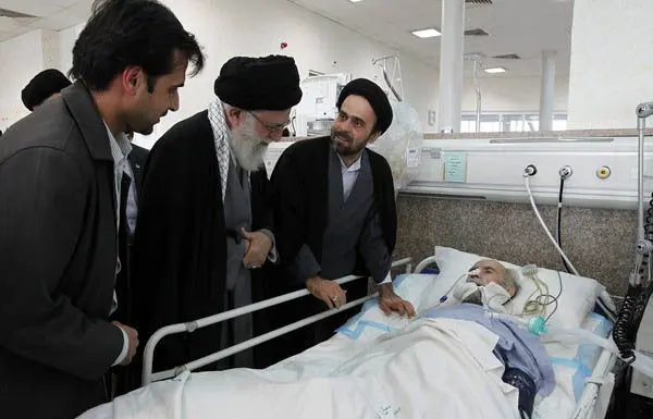 (تصاویر) عیادت رهبرانقلاب از آیت الله طاهری خرم آبادی