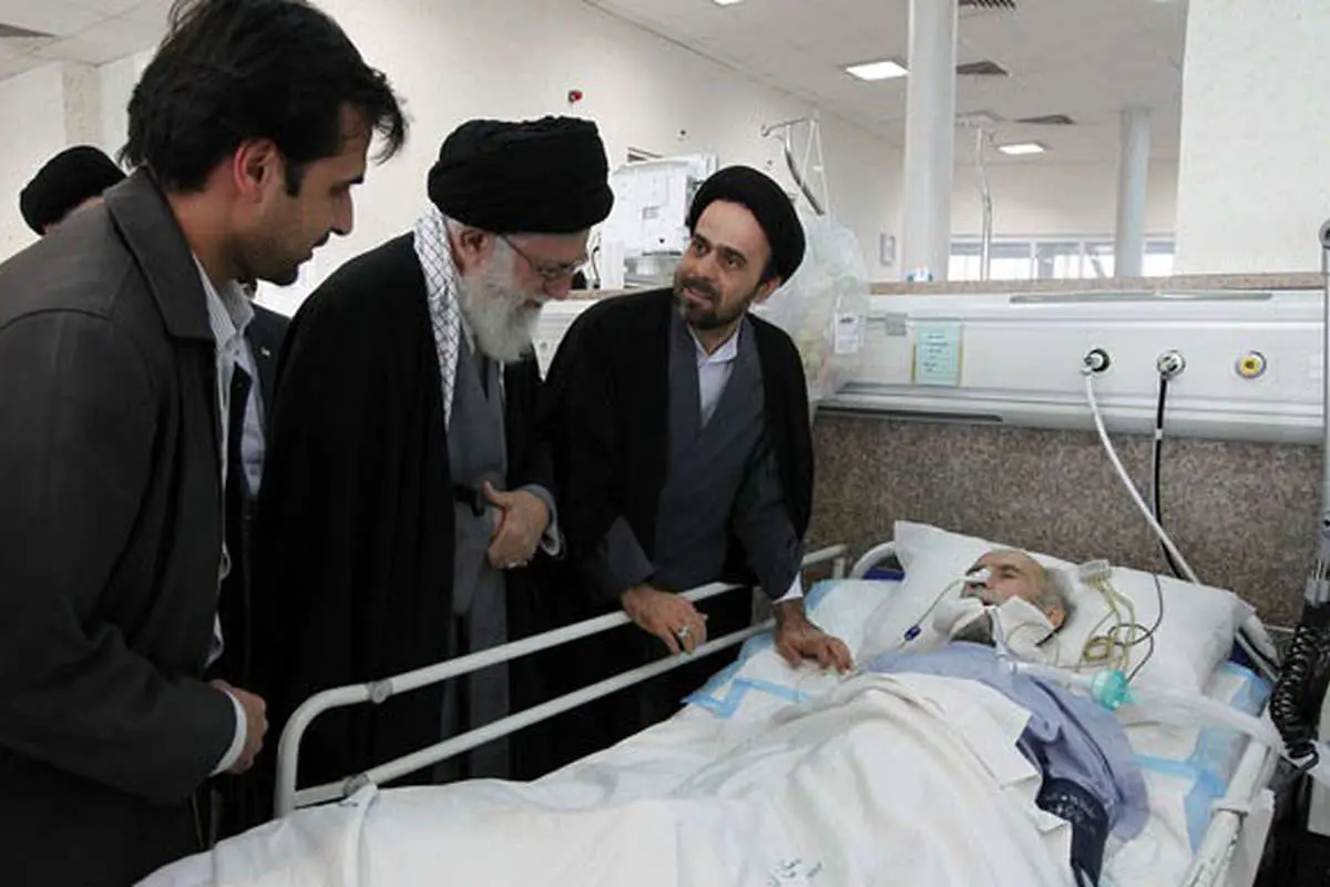 (تصاویر) عیادت رهبرانقلاب از آیت الله طاهری خرم آبادی