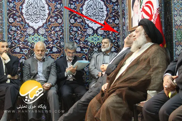 (تصویر) خواب مشایی در جلسه سخنرانی!