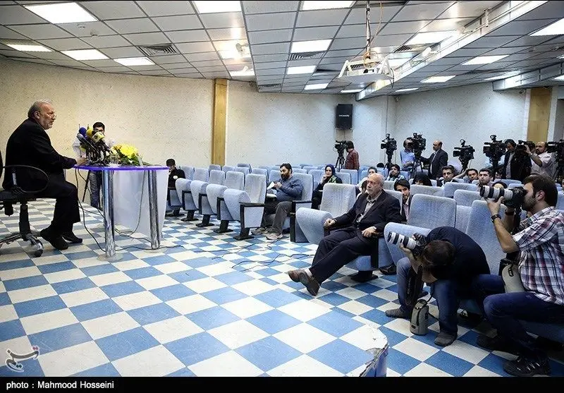 (تصویر) صندلی‌های خالی در نشست متکی