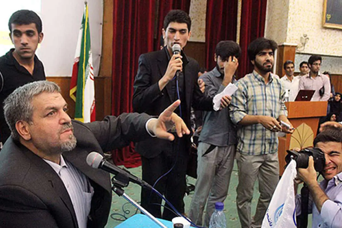 (تصویر) درگیری در سخنرانی کواکبیان در اهواز