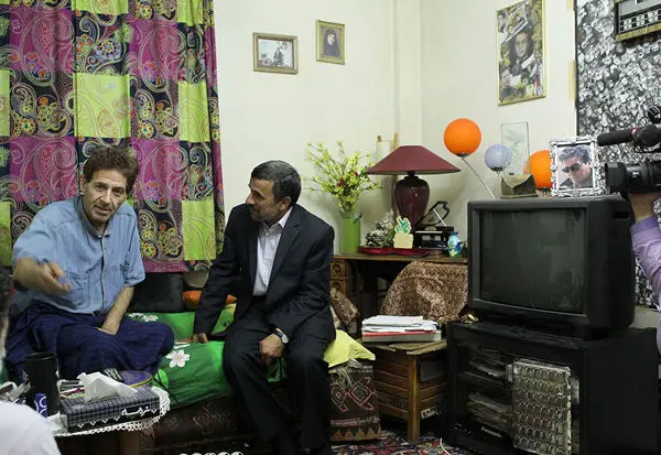 (تصاویر) عیادت سرزده احمدی‌نژاد از پورعرب