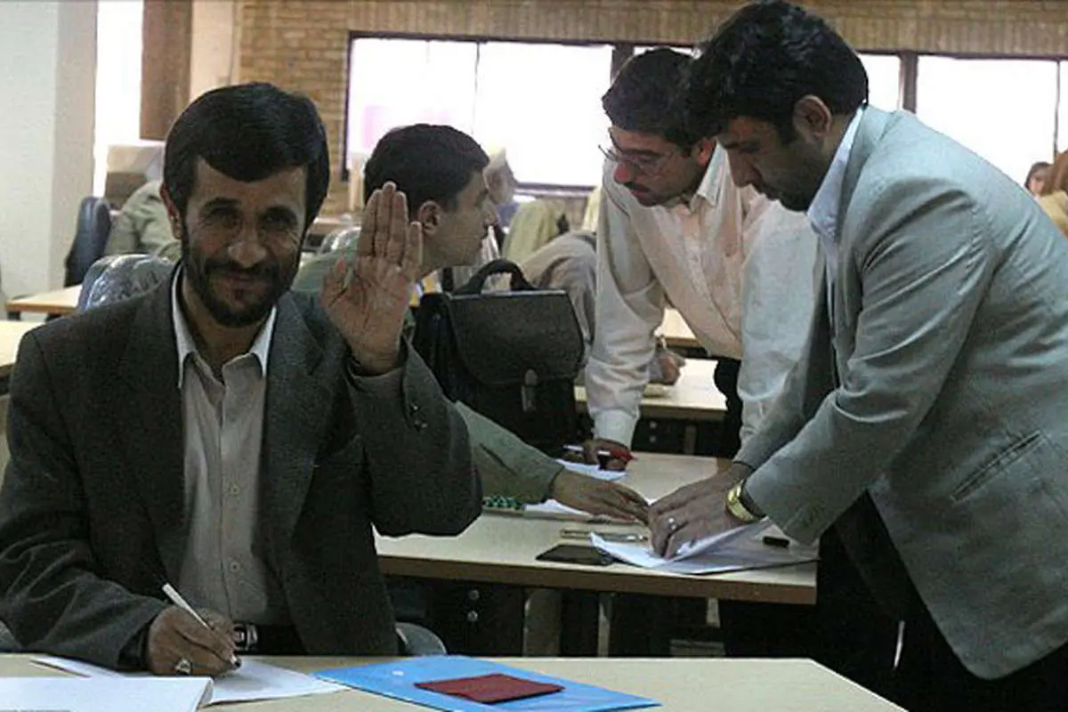 (تصاویر) روزهایی که احمدینژاد ثبتنام کرد
