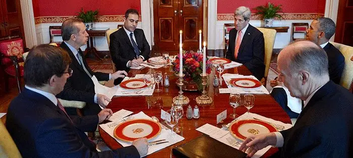 (تصویر) هدیه اردوغان به اوباما در شام‌مشترک