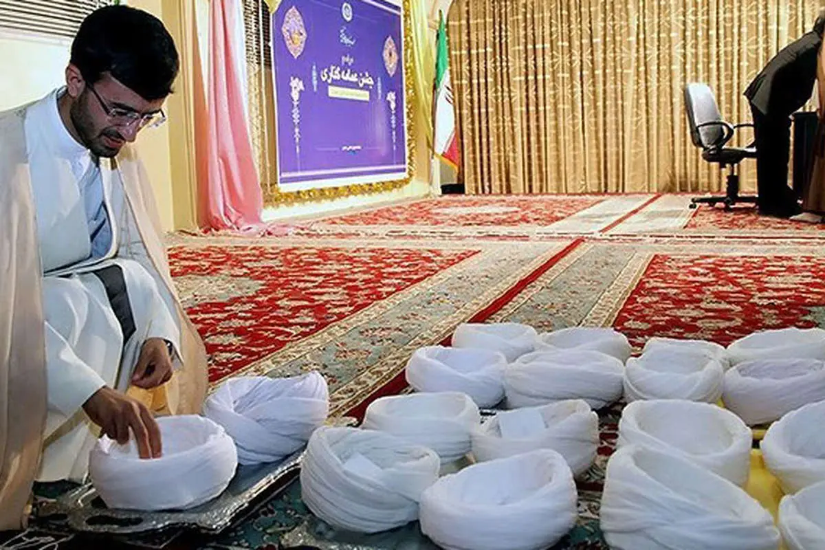 مراسم عمامهگذاری طلاب، حاشیه جلسه نقد فیلم، کاریکاتورهای تماشایی، راهپیمایی برای...