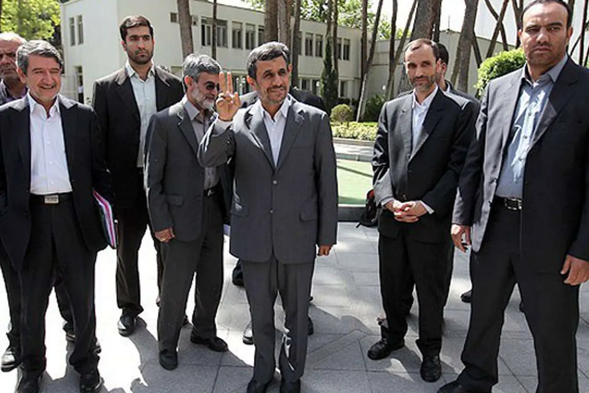 دانشجویان صنعتی شریف در نشست انتخاباتی، احمدینژاد بدون مشایی، درگیری حامیان رئیسجمهور...