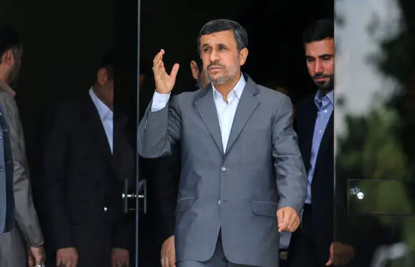 (تصاویر) مشایی با احمدی‌نژاد نیامد