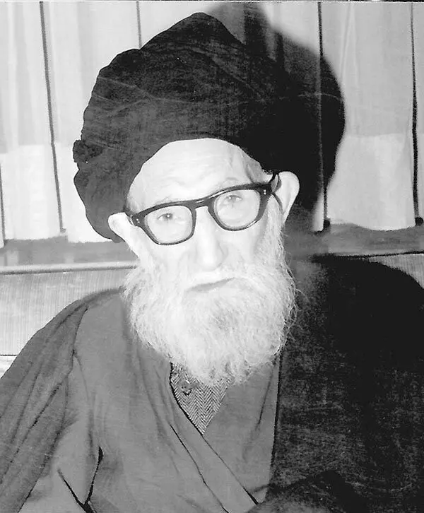 (تصاویر) آیت‌الله خامنه‌ای در کنار پدر