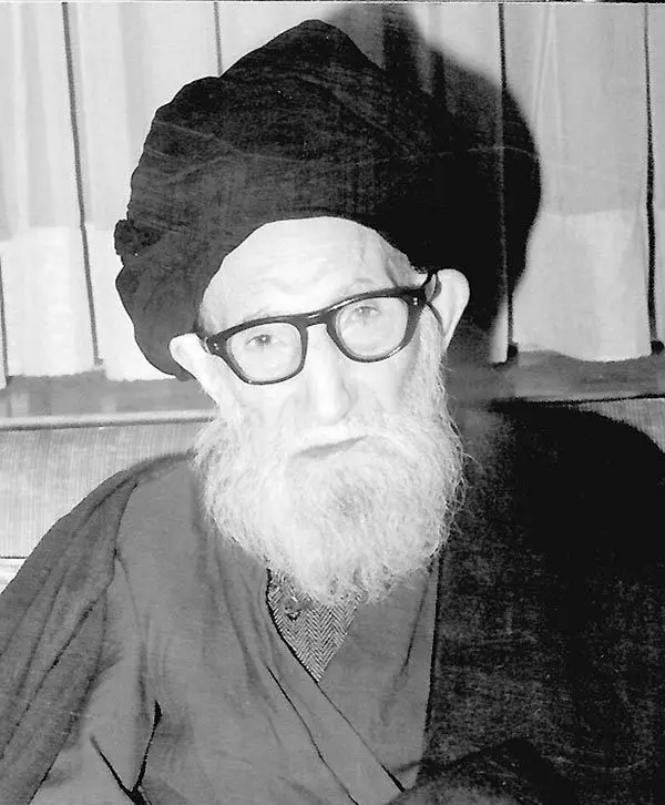 (تصاویر) آیت‌الله خامنه‌ای در کنار پدر