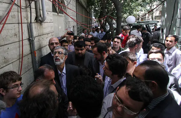 (تصاویر) حدادعادل در صف رای‌دهندگان