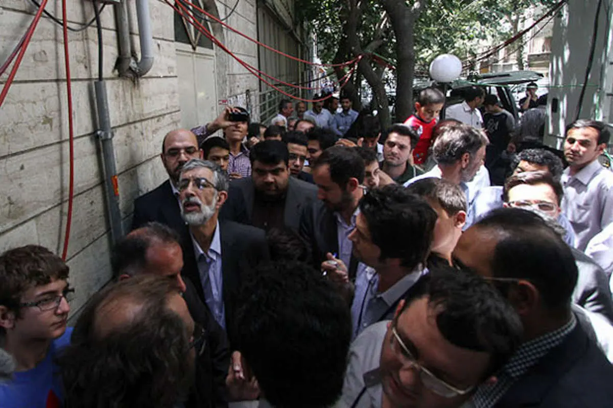 (تصاویر) حدادعادل در صف رایدهندگان