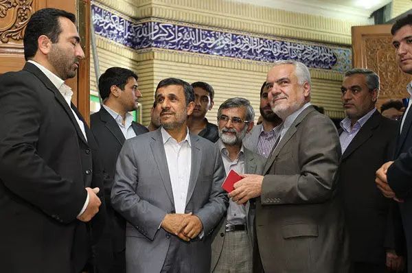 (تصاویر) احمدی‌نژاد با رحیمی و الهام آمد