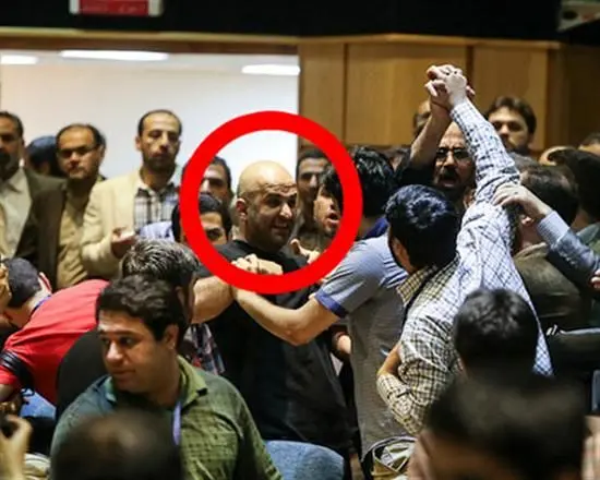 (تصویر) فردی که در کنفرانس روحانی شعار سر داد