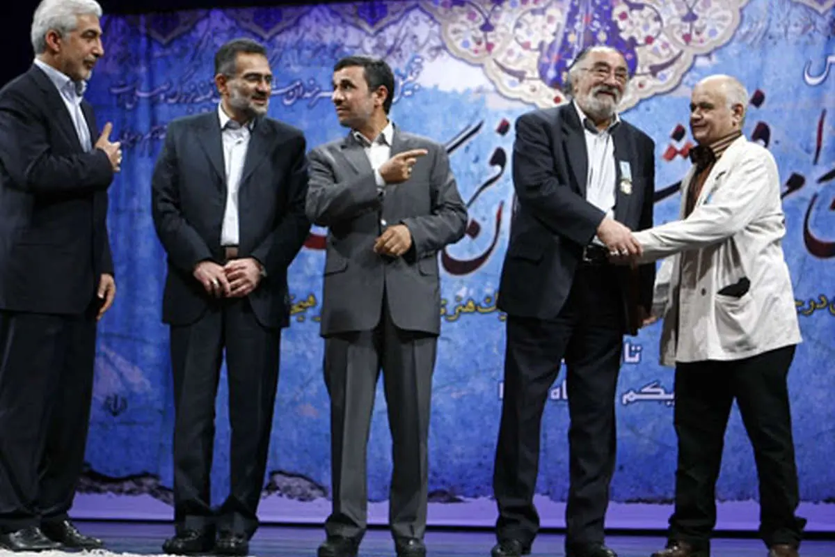 (تصویر) شوخی اکبرعبدی مقابل احمدینژاد