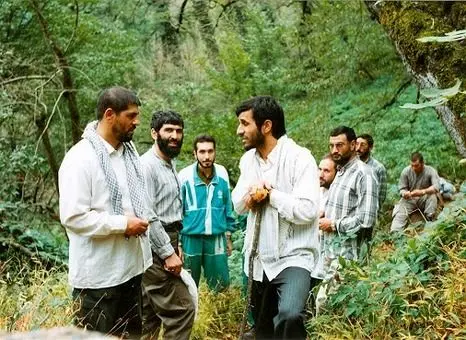 (تصویر) تفریح احمدی نژاد و دوستان!
