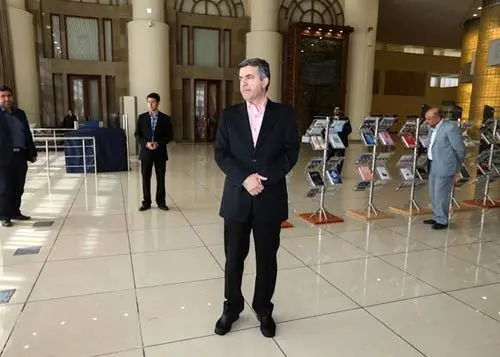 (تصاویر) احمدی‌نژاد و مشایی در همایش تجلیل از نخبگان جهانی شدن