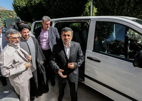 (تصاویر) مراسم تجلیل از احمدی‌نژاد