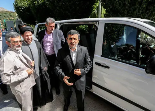 (تصاویر) مراسم تجلیل از احمدی‌نژاد