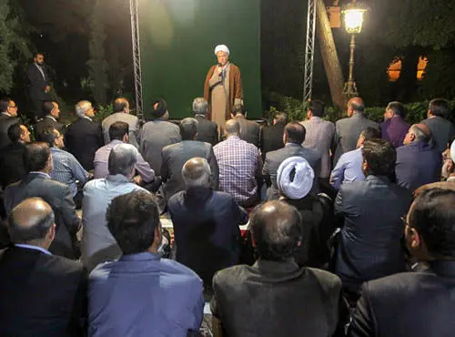 (تصویر) اقتدای داماداحمدی‌نژاد به هاشمی
