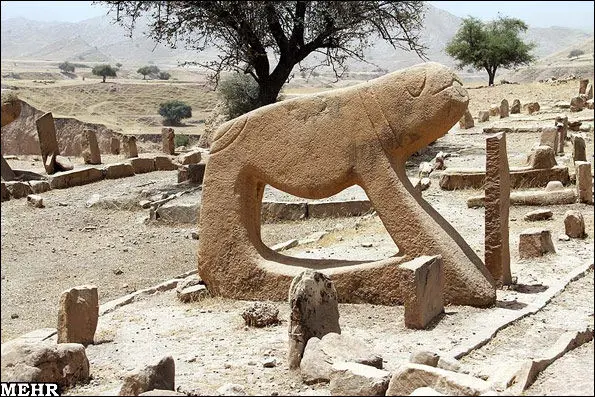 شیرهای تاریخی زیر دریاچه سد گتوند دفن شدند