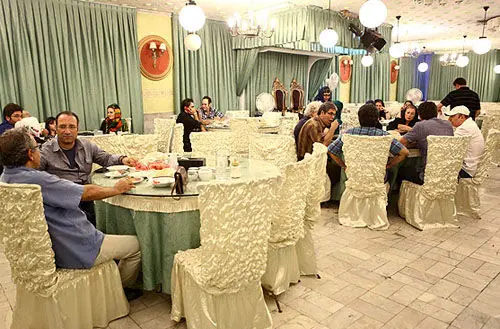 (تصاویر) افطاری تهیه‌کنندگان سینما