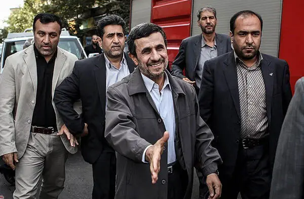 (تصاویر) خداحافظی از احمدی‌نژاد در نمازجمعه