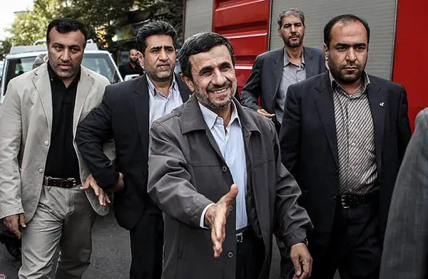 (تصاویر) خداحافظی از احمدی‌نژاد در نمازجمعه