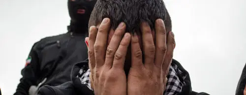 معرکه گیری "اوباش نیمه عریان"