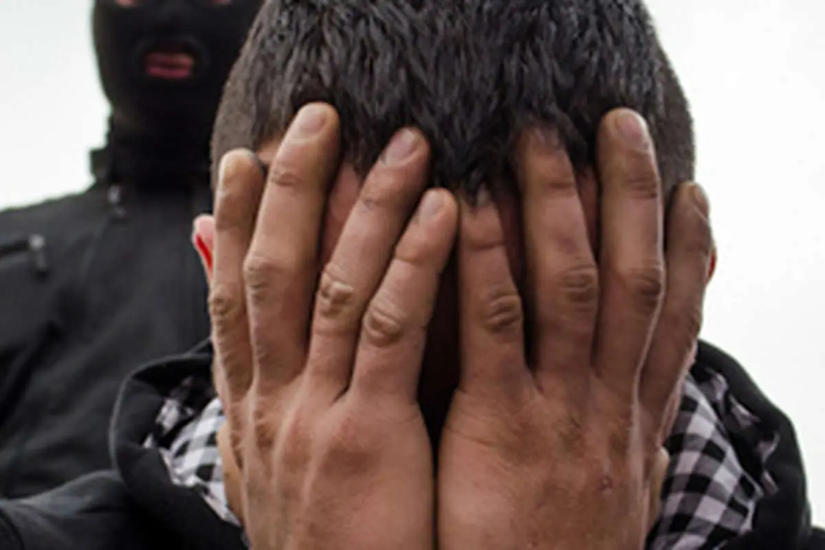 معرکه گیری "اوباش نیمه عریان"